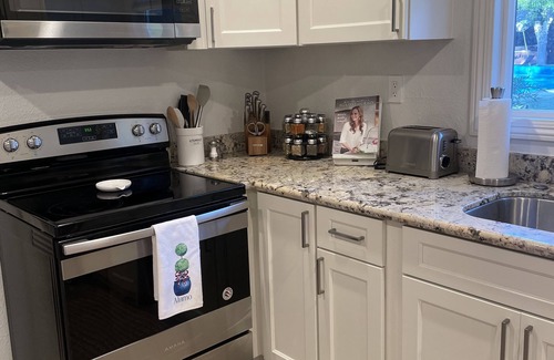 Alamo House | Top-Rated Studio Guest House with Ocean View & Pool
