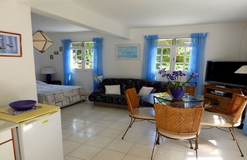 Les Abymes Apartment | Enchanting Studio Retreat with Pool & Ocean Views