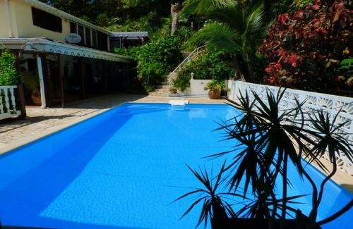 Les Abymes Apartment | Enchanting Studio Retreat with Pool & Ocean Views