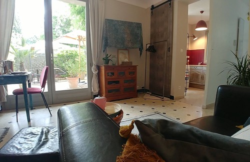 Nyons Apartment | Cozy Studio with Lake View in Nyons for Family Getaways