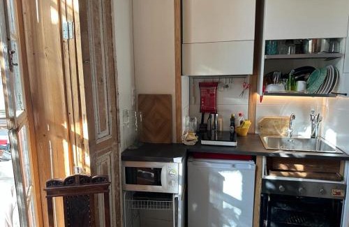 Lisbon Old Town Apartment | Charming Studio in the City Center - With Terrace