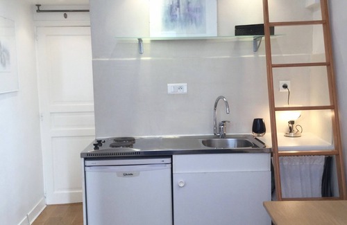Enfants-Rouges Apartment | Elegant Studio in the Heart of Marais with Breakfast