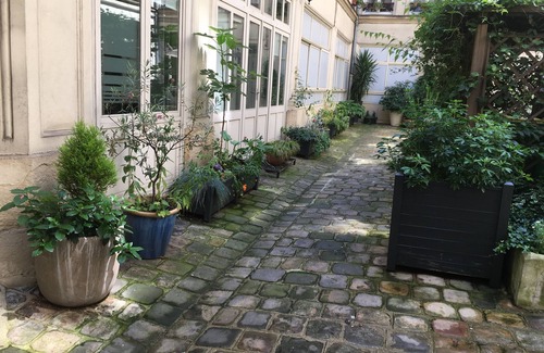 Enfants-Rouges Apartment | Elegant Studio in the Heart of Marais with Breakfast