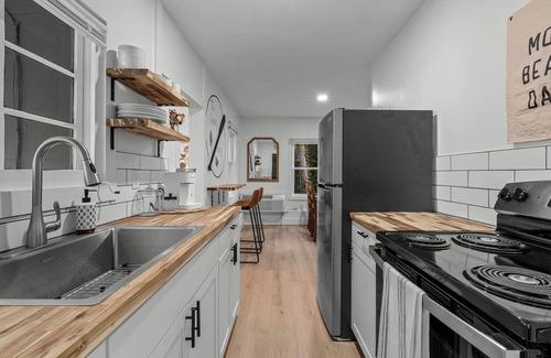 Kingston Apartment | Charming studio in welcoming Daytona Beach with WiFi, AC