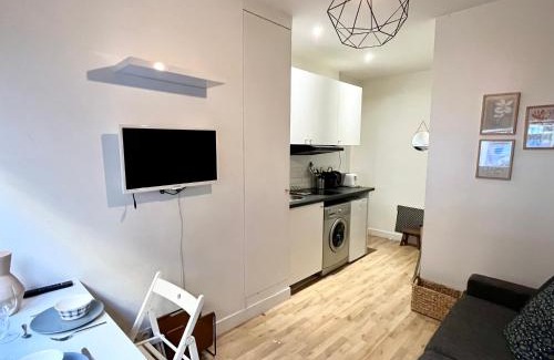 Croulebarbe Apartment | Convenient Studio in the Latin Area - Ideal for Couples
