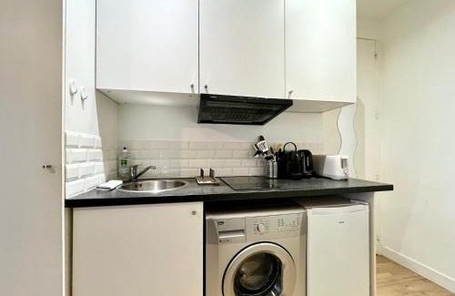 Croulebarbe Apartment | Convenient Studio in the Latin Area - Ideal for Couples