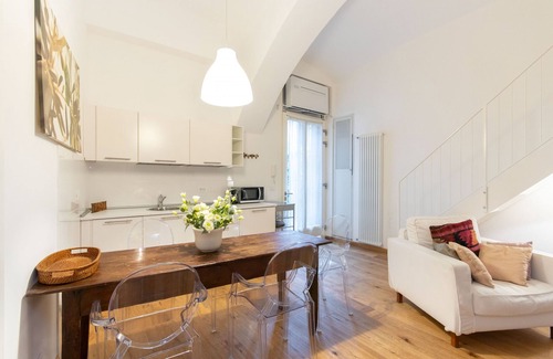 Roman Quarter Apartment | Beautiful Studio near Piazza Castello with Kitchen & Breakfast