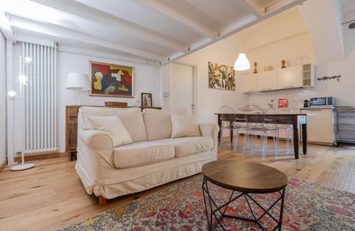 Roman Quarter Apartment | Beautiful Studio near Piazza Castello with Kitchen & Breakfast