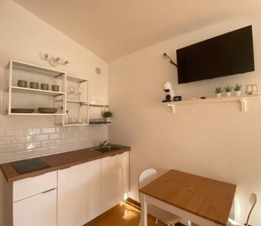 Pero Apartment | Cozy Studio Near Fiera with Terrace and Breakfast Included