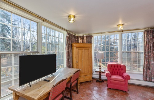 University Area Apartment | Cozy Studio with Deck, Pet-Friendly Near University