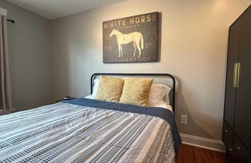 Bonnycastle Apartment | Charming Studio Stay in Vibrant Highlands Area
