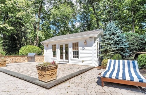 Franklin Lakes Cottage | Charming Studio Cottage with Pool Access