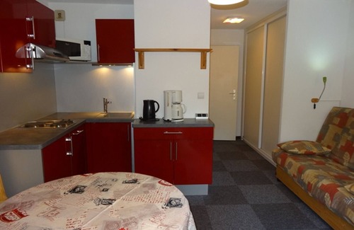 Les Bruyeres Apartment | Cozy Studio Les Menuires: Family-Friendly Escape with Spa