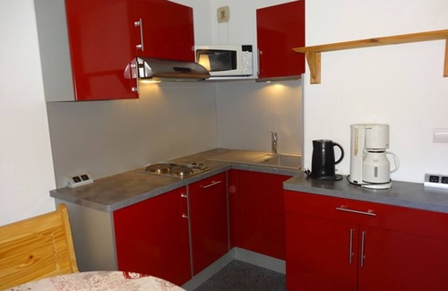 Les Bruyeres Apartment | Cozy Studio Les Menuires: Family-Friendly Escape with Spa