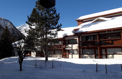Bessans Apartment | Cozy Studio with Kitchen, Pool & High Guest Rating 9/10