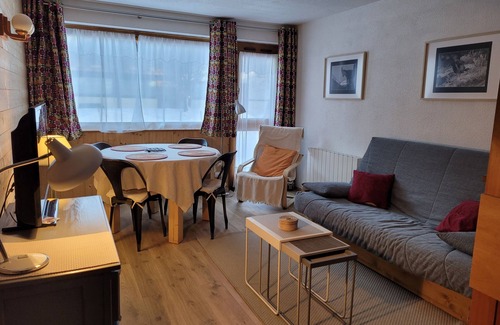 Bessans Apartment | Cozy Studio with Kitchen, Pool & High Guest Rating 9/10