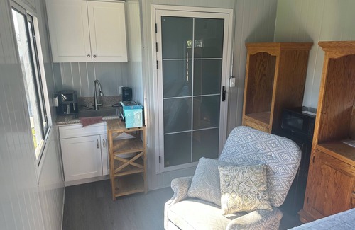 Fresno Apartment | Charming studio with WiFi and AC in lovely Fresno
