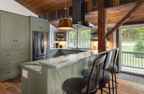 Warren Condo | Inviting Sugarbush Farmhouse Condo with Hot Tub Retreat