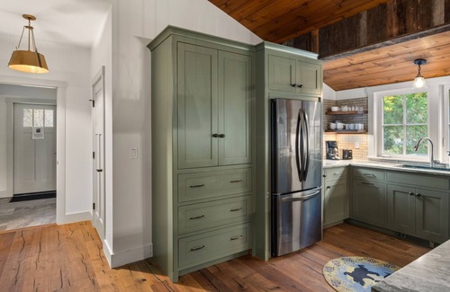 Warren Condo | Inviting Sugarbush Farmhouse Condo with Hot Tub Retreat