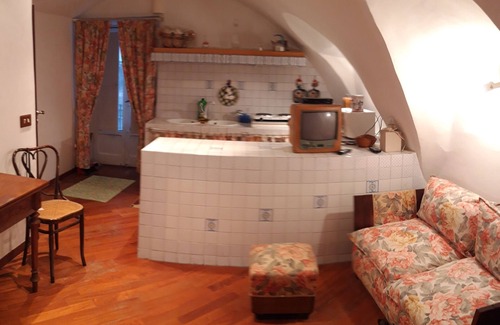 Chiaia Apartment | Oceanfront Suite on Riviera di Chiaia – Family Friendly Retreat