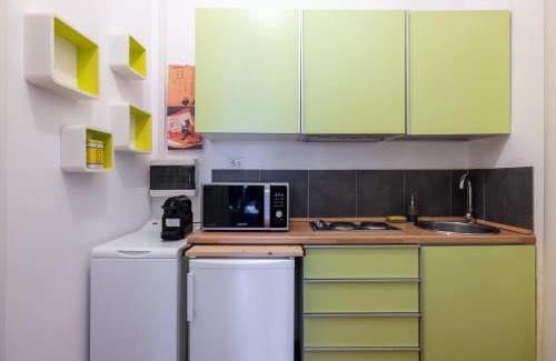 Rione IX Pigna Apartment | Relaxing Suite with Scenic Views in Central Rome