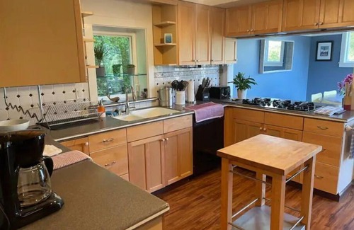 Sausalito House | Idyllic Sausalito Home with Water Views & Family-Friendly Perks