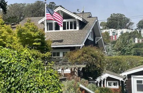 Sausalito House | Idyllic Sausalito Home with Water Views & Family-Friendly Perks