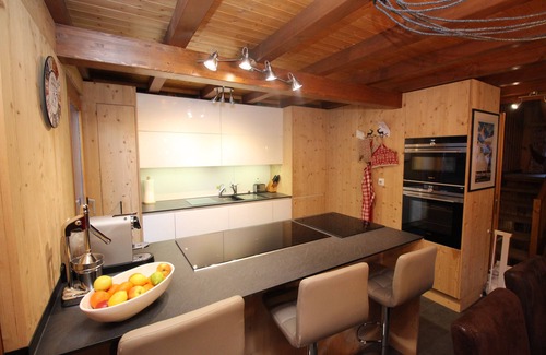 Riddes Ski Chalet | Cozy Swiss Chalet with Sauna, Terrace, and Pool Access