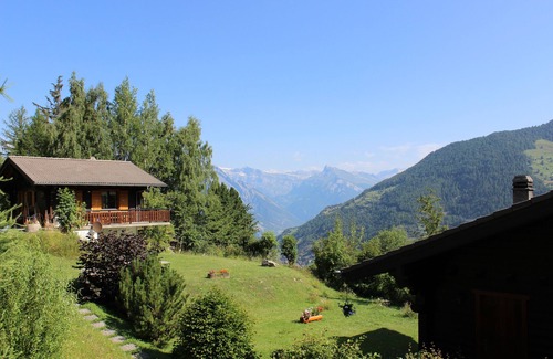 Riddes Ski Chalet | Cozy Swiss Chalet with Sauna, Terrace, and Pool Access