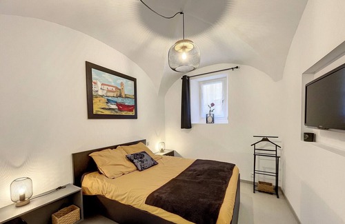Passa Apartment | Cozy T2 in Historic Old Town with Kitchen & Pet-Friendly