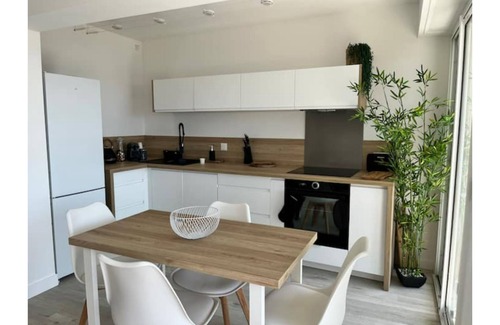 Bandol Apartment | Top-Rated T2 with Pool & Ocean View, Steps to the Sea