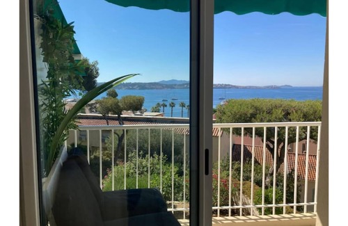 Bandol Apartment | Top-Rated T2 with Pool & Ocean View, Steps to the Sea