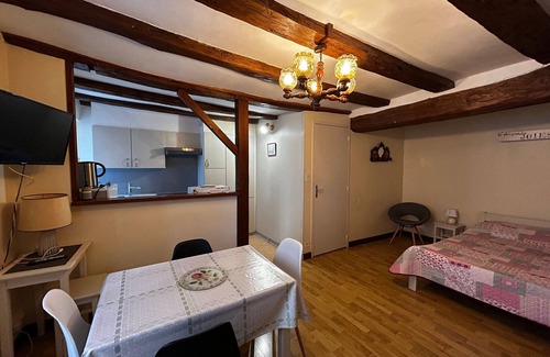 La Roche-Posay Apartment | Charming T2 in La Roche-Posay center with WIFI and free parking