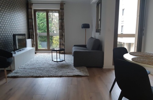 Puteaux Apartment | Renovated T2 in Neuilly-sur-Seine: Ideal for Your Stay