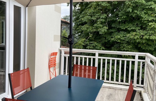 Gujan-Mestras Apartment | Inviting T3 Apartment in Gujan-Mestras with Kitchen