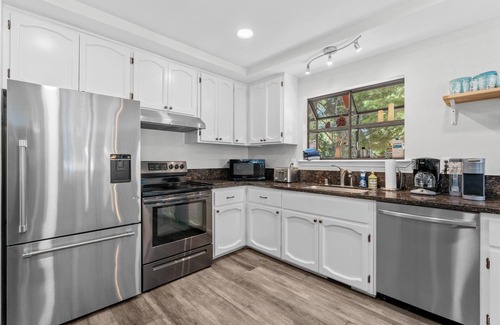 Kingswood Estates Cabin | Charming Tahoe Vista Cabin w/Hot Tub & Views