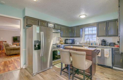 Jackson House | Cozy Tennessee Retreat with Fireplace & Family-Friendly Fun
