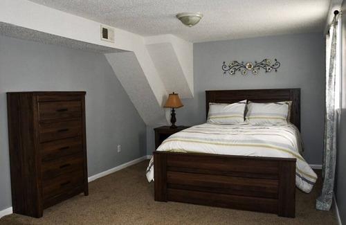 Normal House | Charming the whole house in the heart of Huntsville!
