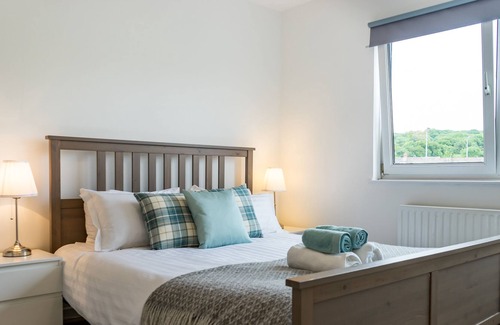 New Quay Cottage | Charming Three-bedroom Newly Renovated Seaside Cottage - off road parking