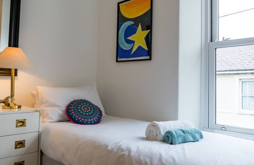 New Quay Cottage | Charming Three-bedroom Newly Renovated Seaside Cottage - off road parking