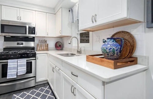Three Oaks Cottage | Perfect Three Oaks Cottage: Dog Friendly with Hot Tub