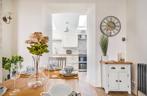West Looe Cottage | Elegant Townhouse Steps from Historic Harbour with Ocean Views