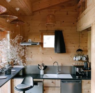 L'Isle-sur-la-Sorgue House | Exceptional Tiny House Experience with 10/10 Guest Rating