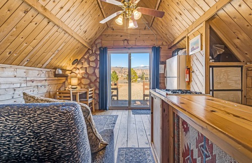 Moab South Valley Cabin | Cozy Tiny Home Cabin with Mountain View & Spa Amenities