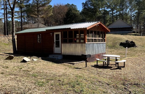 Sardis Cabin | Cozy Tiny House with AC Near Beautiful Sardis Lake