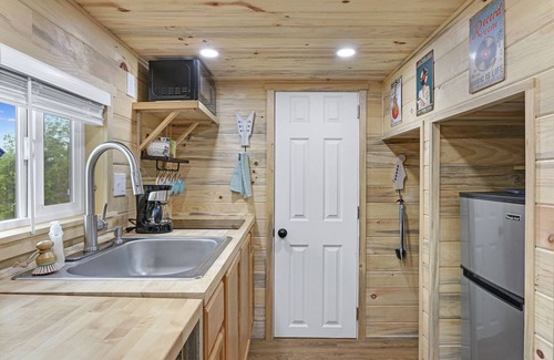 Dripping Springs House | Cozy Harmony Hollow Tiny House | Ideal Dripping Springs Retreat
