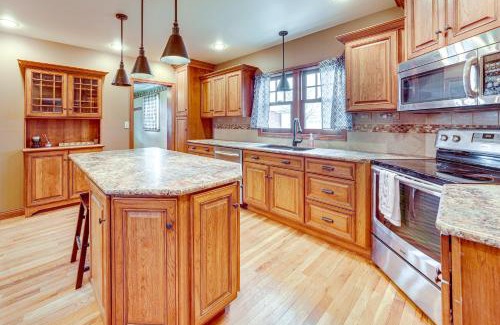 Blackstone House | Discover Tonica Farmhouse with Private Yard for Families!