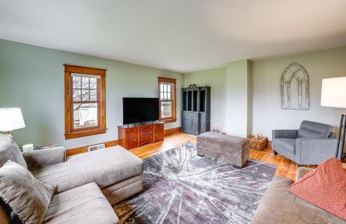 Blackstone House | Discover Tonica Farmhouse with Private Yard for Families!