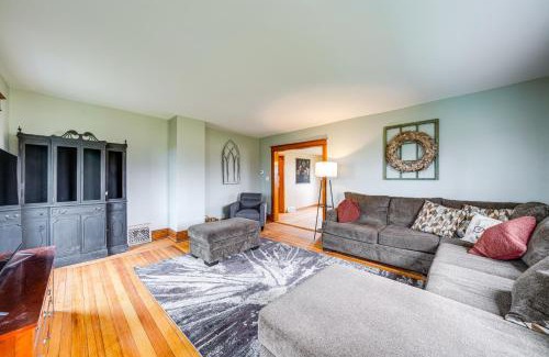 Blackstone House | Discover Tonica Farmhouse with Private Yard for Families!