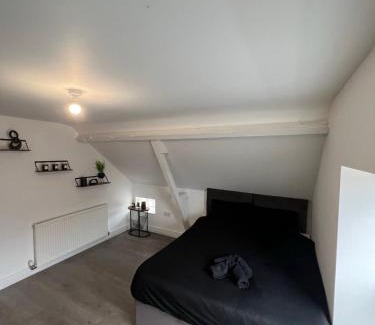 Hedon Apartment | Charming Town Retreat